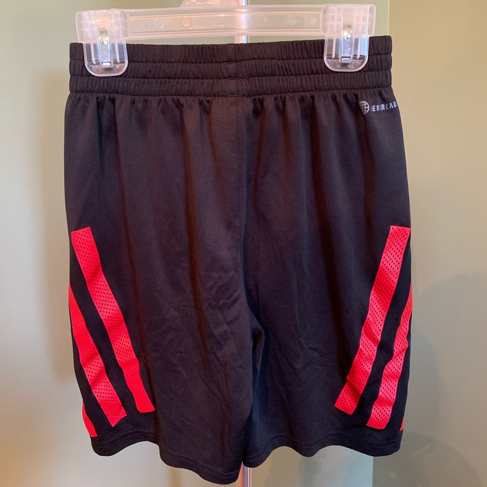 Boys Adidas shorts - Picture 2 of 3